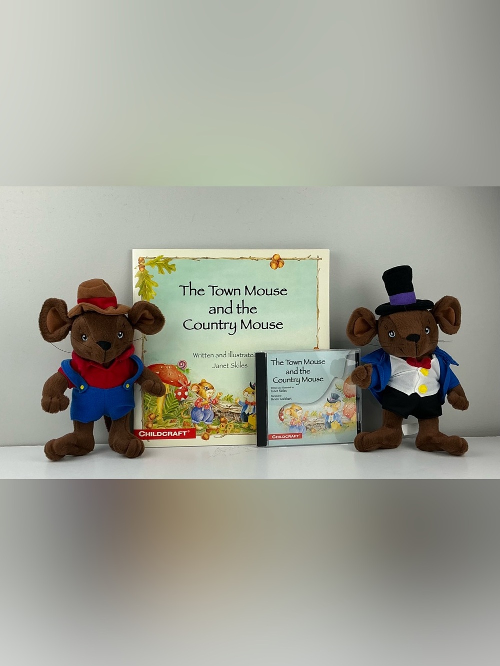 Vintage 2005 Childcraft Town Mouse and Country Mouse big book set with two match